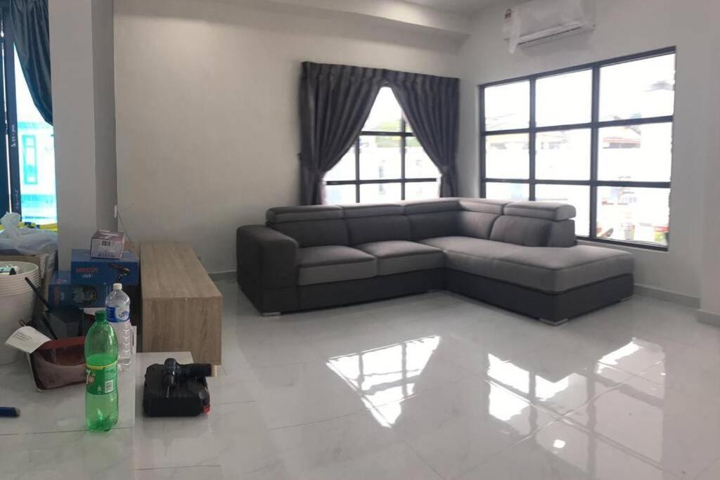 22Pax :Taman Pelangi Party House Nearby Midvelly Villa Johor Bahru Exteriör bild